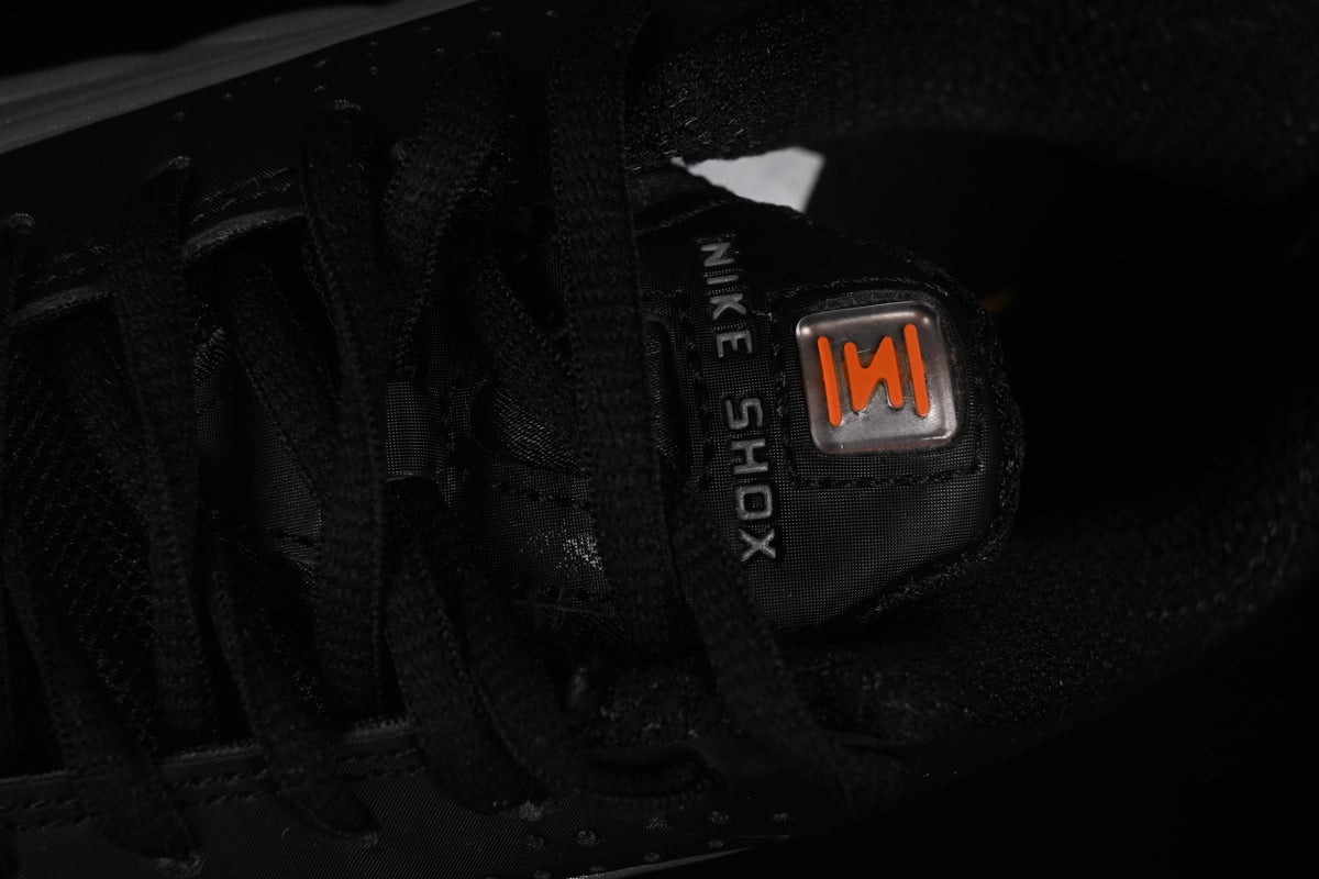 Nike Shox R4, Black / Metallic Silver / Orange: Der futuristische Klassiker mit neuem Glanz
