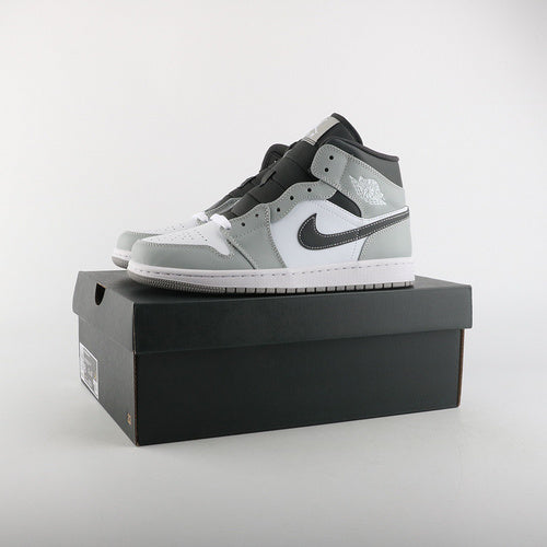 Air Jordan 1 Mid ‘Light Smoke Grey/White/Black’