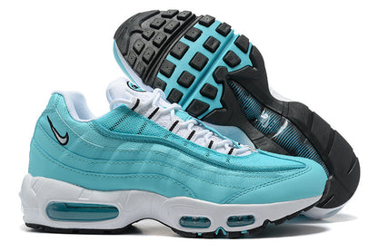 Nike Air Max 95 mit weißer Sohle und schwarzem Swoosh türkisfarbener Nike
