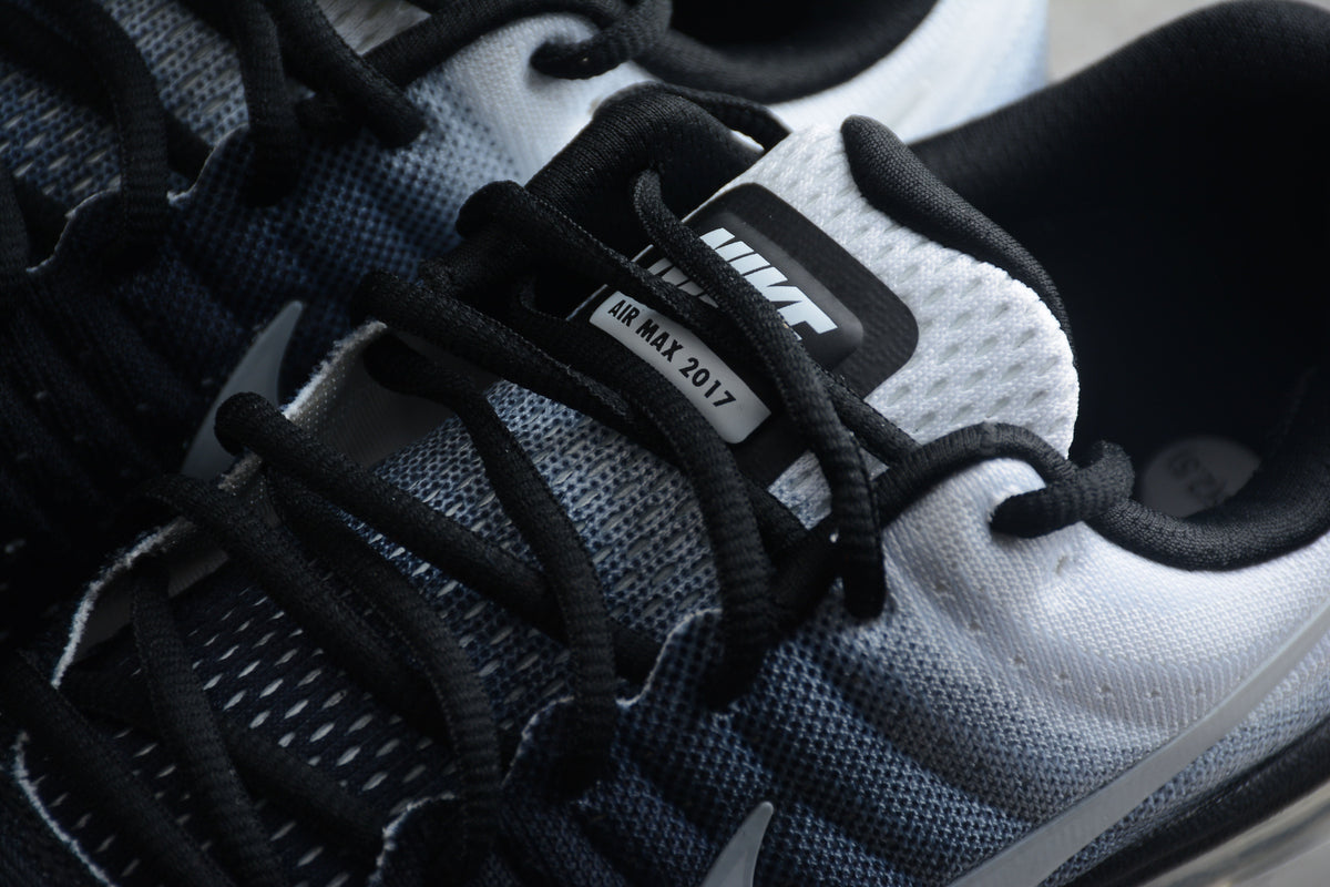 Nike Air Max 2017 in the Black/White-Dark Grey gradient