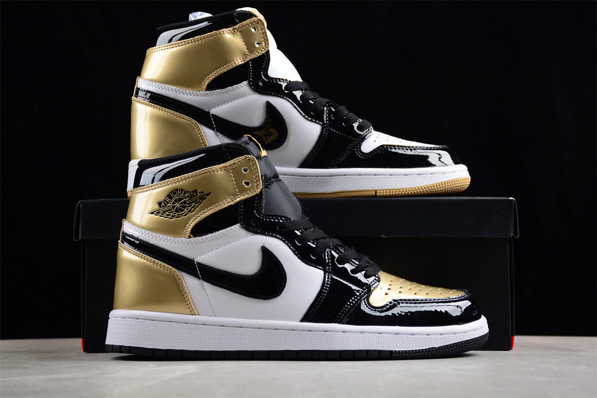 Air Jordan 1 Retro High OG Black Metallic Gold