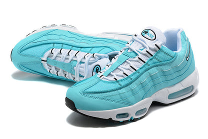 Nike Air Max 95 mit weißer Sohle und schwarzem Swoosh türkisfarbener Nike