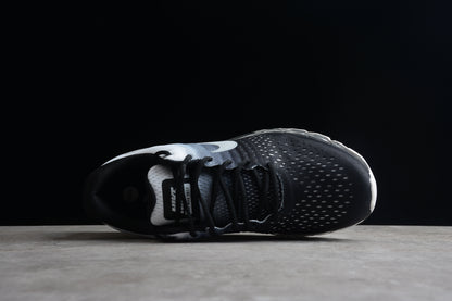Nike Air Max 2017 in the Black/White-Dark Grey gradient