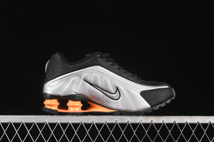 Nike Shox R4, Black / Metallic Silver / Orange: Der futuristische Klassiker mit neuem Glanz