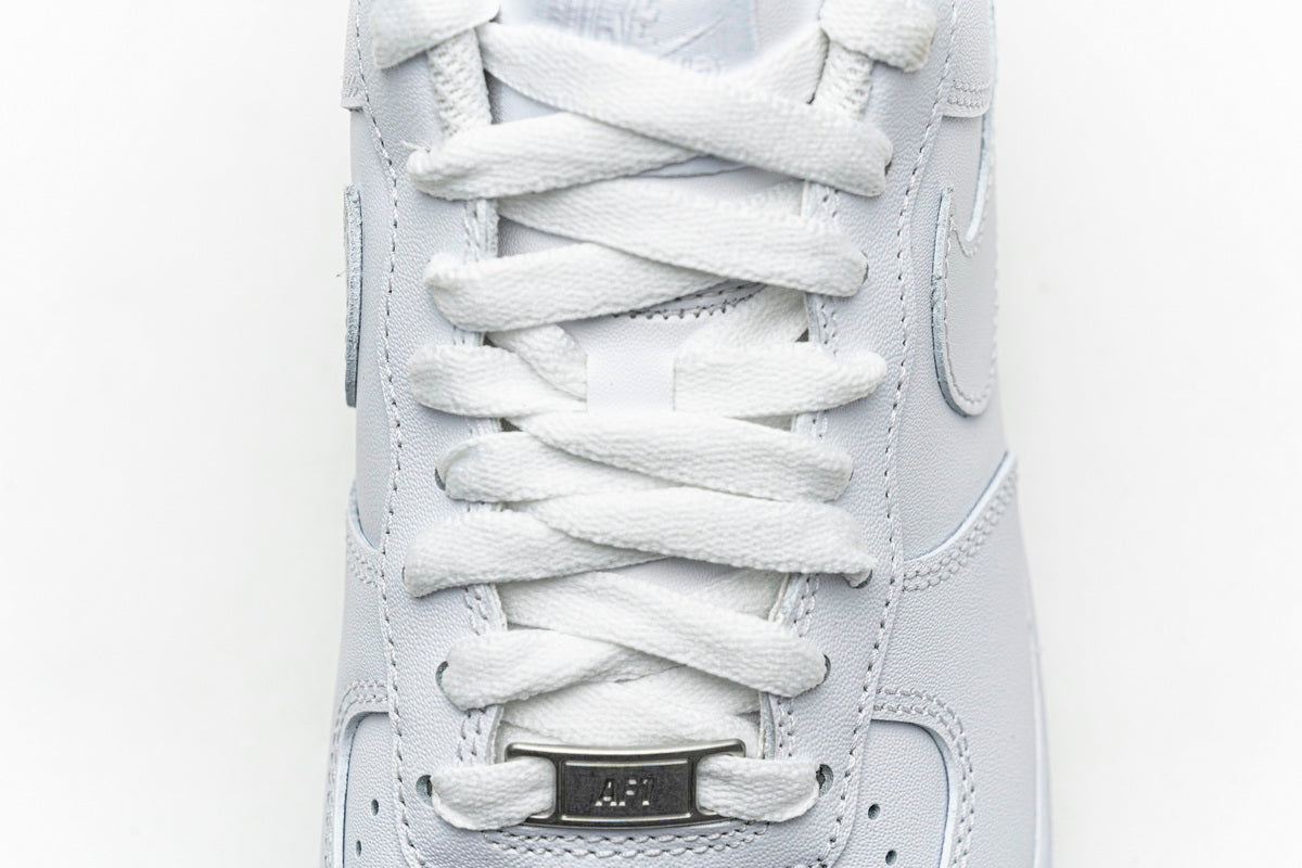 Nike Air Force 1 Low Triple White, one