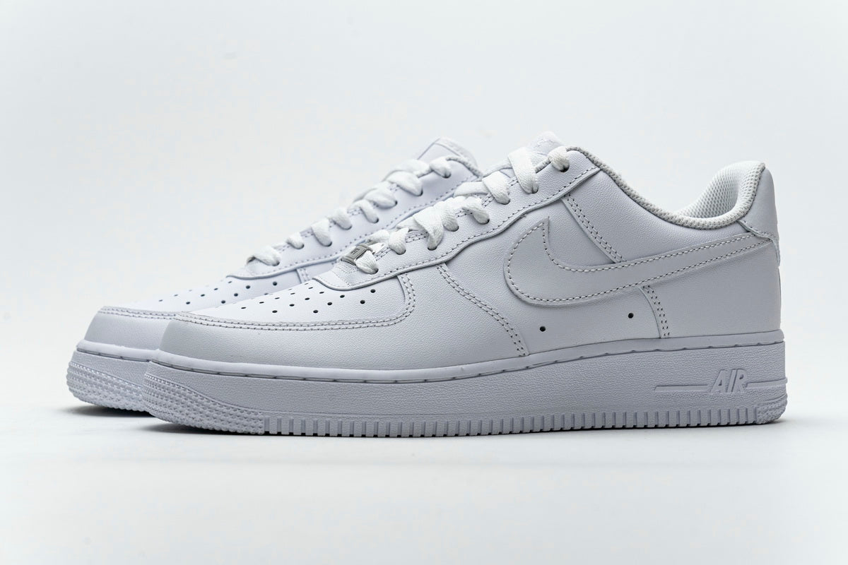 Nike Air Force 1 Low Triple White, one