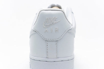 Nike Air Force 1 Low Triple White, one