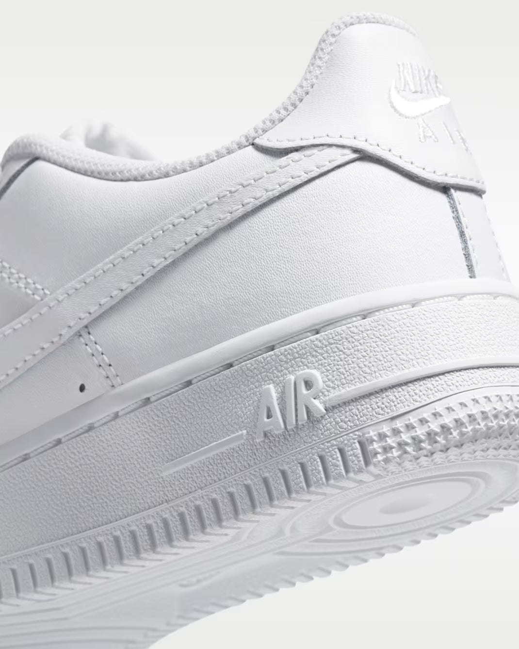 Nike Air Force 1 LE