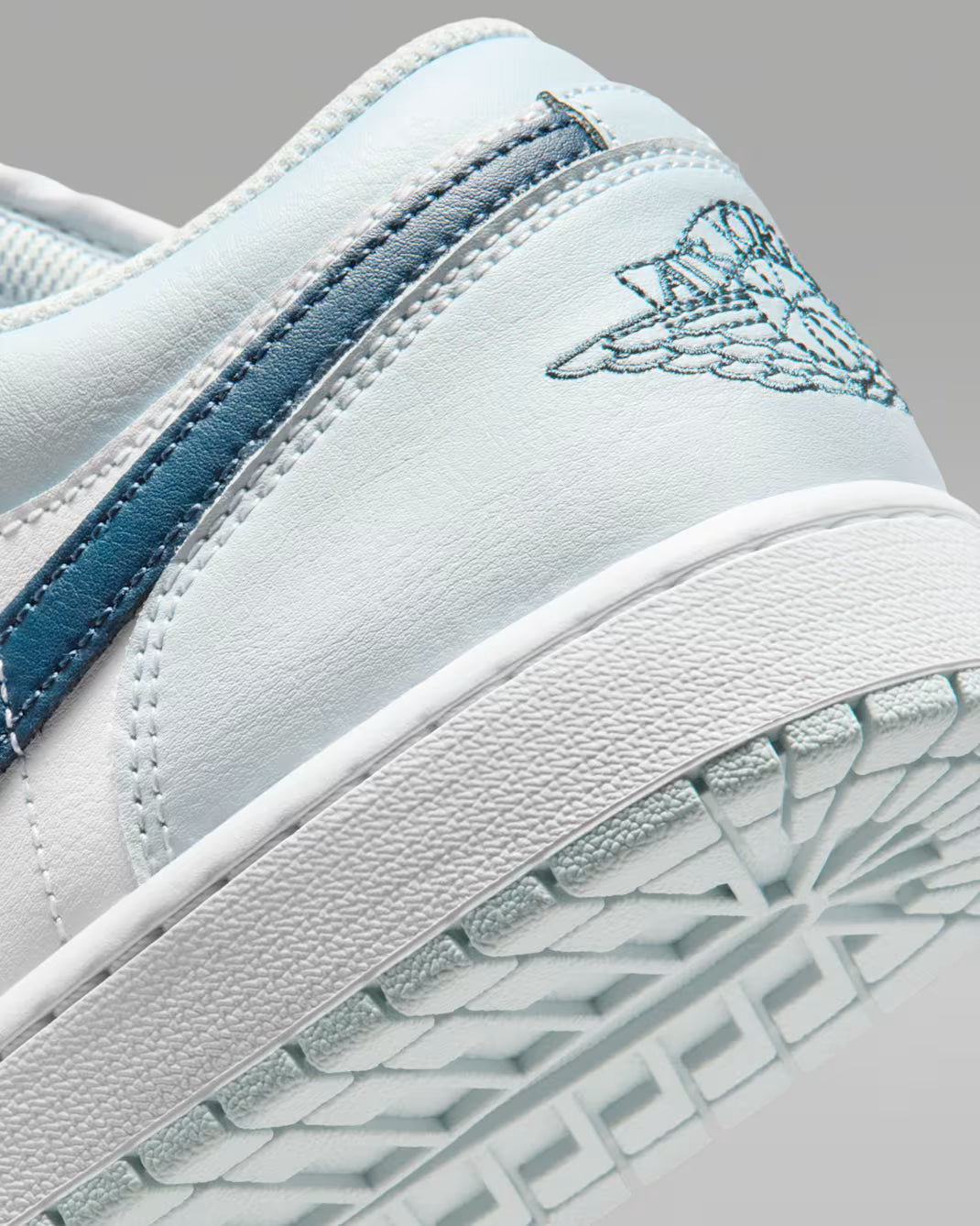 Air Jordan 1 Low Men’s Basketball Shoes, Classic Retro Sneakers