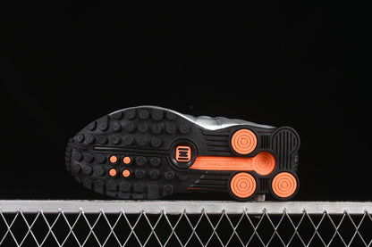 Nike Shox R4, Black / Metallic Silver / Orange: Der futuristische Klassiker mit neuem Glanz