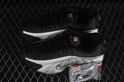 Nike Shox R4, Black / Metallic Silver / Orange: Der futuristische Klassiker mit neuem Glanz