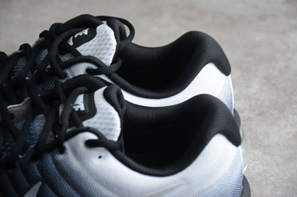 Nike Air Max 2017 in the Black/White-Dark Grey gradient