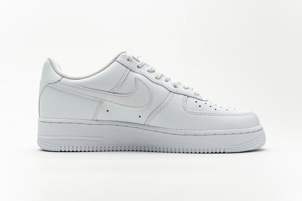 Nike Air Force 1 Low Triple White, one
