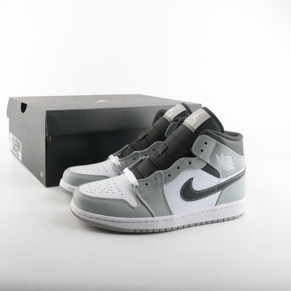 Air Jordan 1 Mid ‘Light Smoke Grey/White/Black’