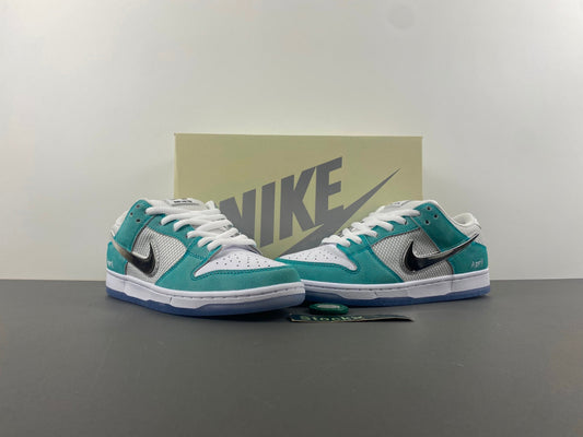 Nike SB Dunk Low x April