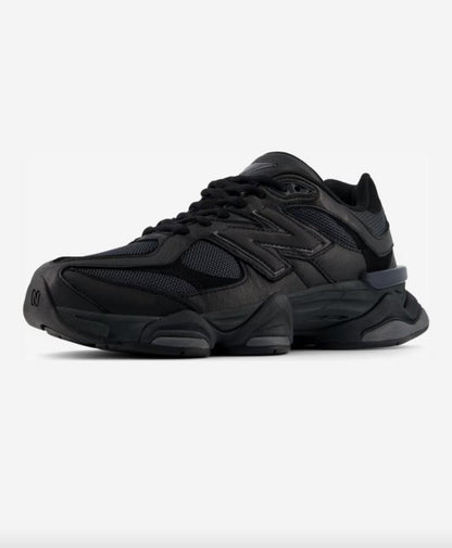 New Balance 9060 Triple Black, der perfekte Sneaker