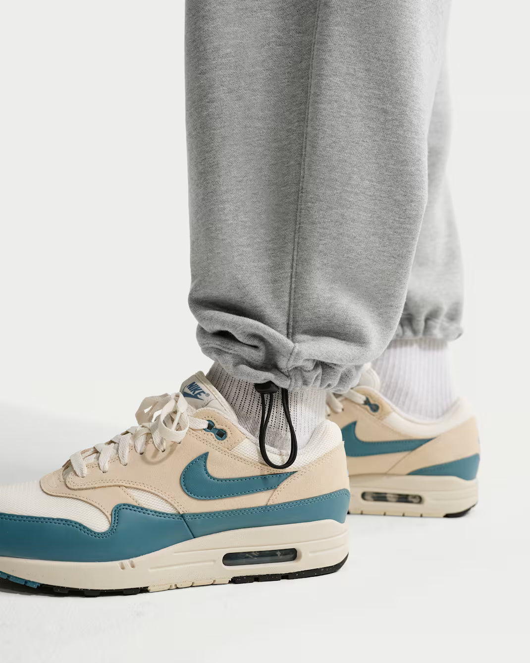 Nike Sportswear Club Oversized trousers made of French terry (men's)