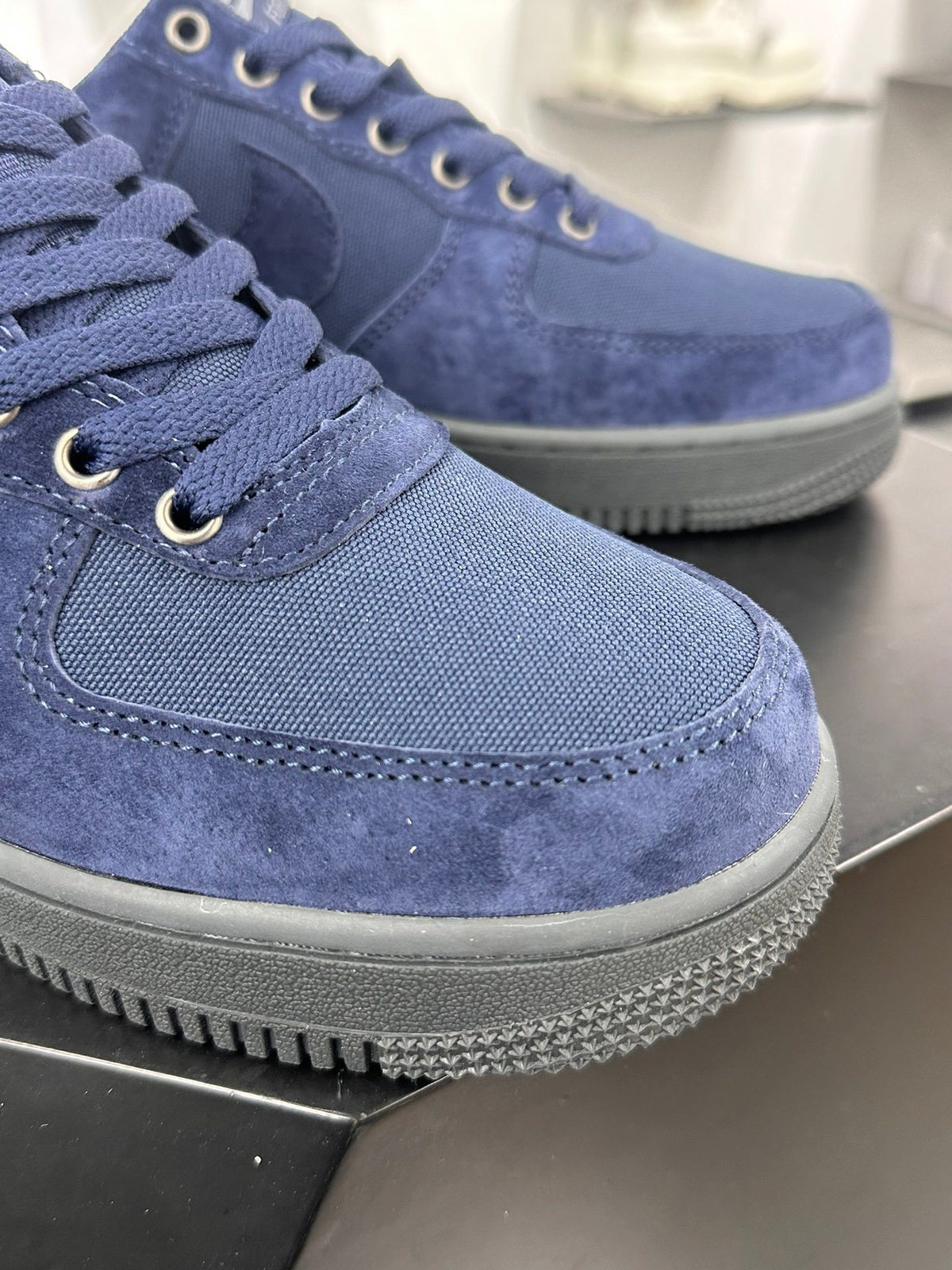 Navy low-top sneakers toe and lace detail